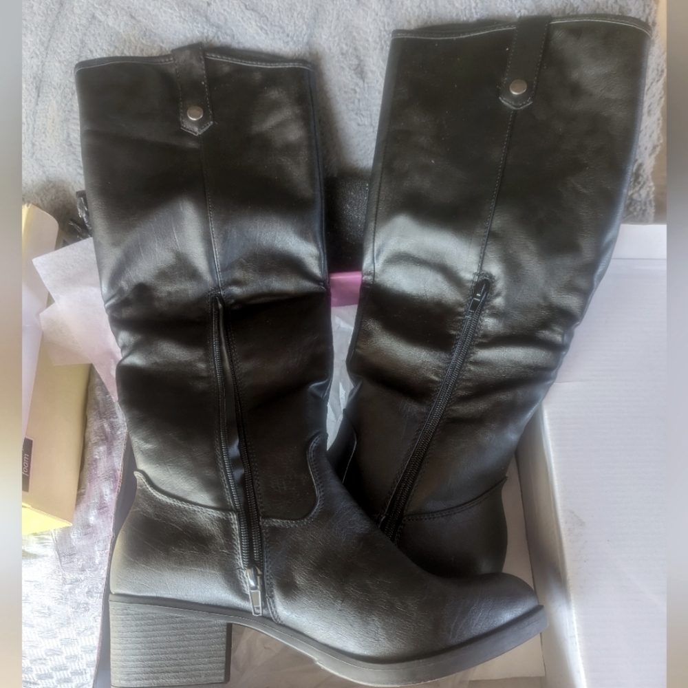 Black boots NIB